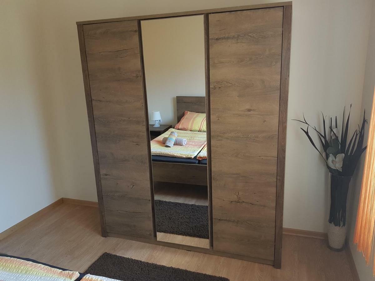 Lean Apartment *